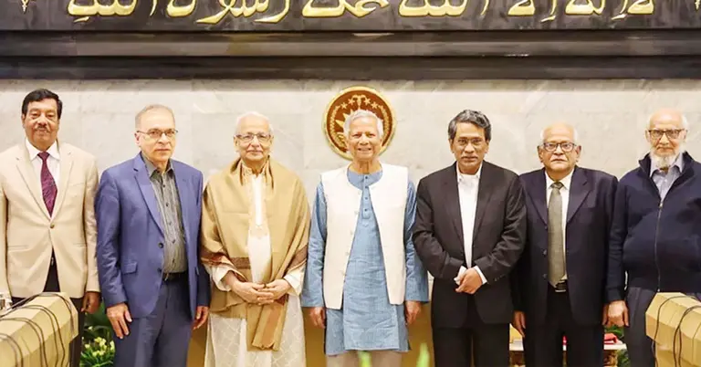 প্রধান উপদেষ্টার সঙ্গে ঐকমত্য কমিশনের সদস্যরা